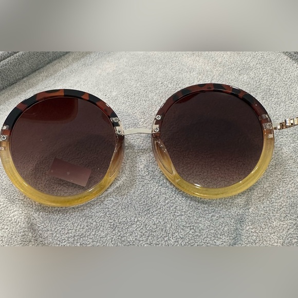 Catherine Malandrino Retro Round Sunglasses - NWT - Picture 4 of 6